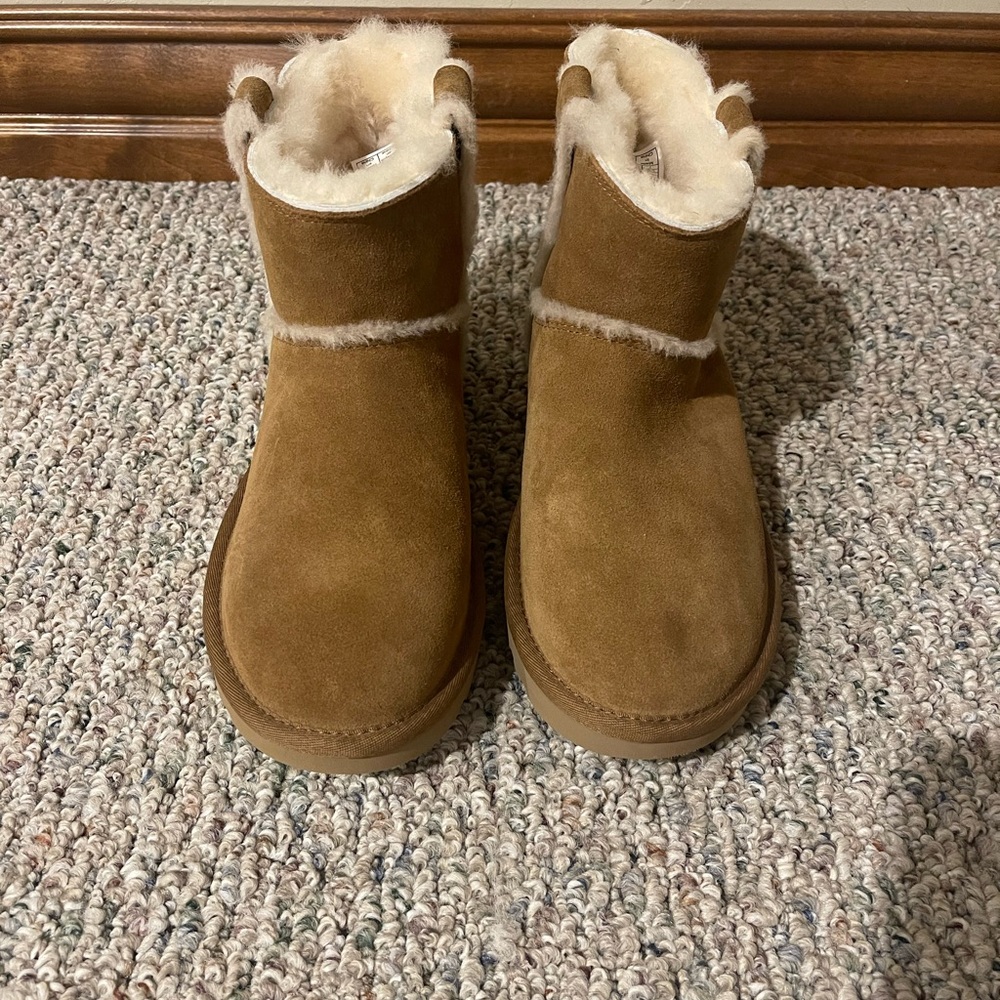 UGG Tan women’s Boots with Cream Lining